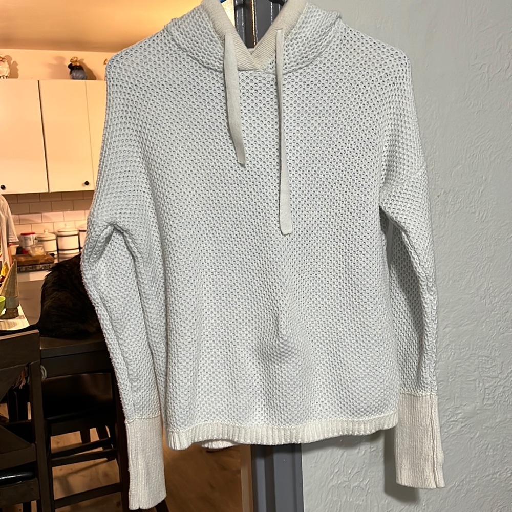 White pull over sweater✨